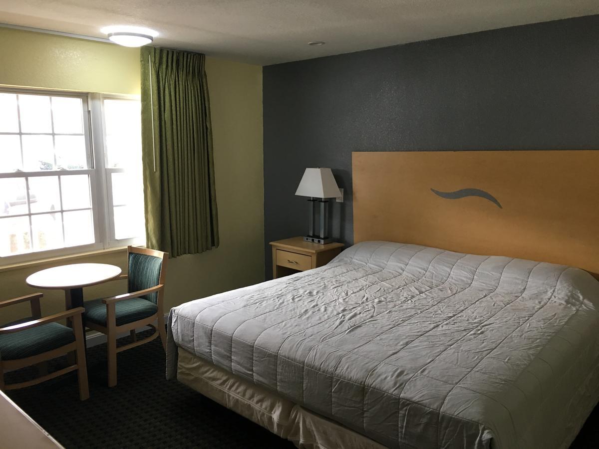 Chisholm'S Motor Inn Соґас Екстер'єр фото