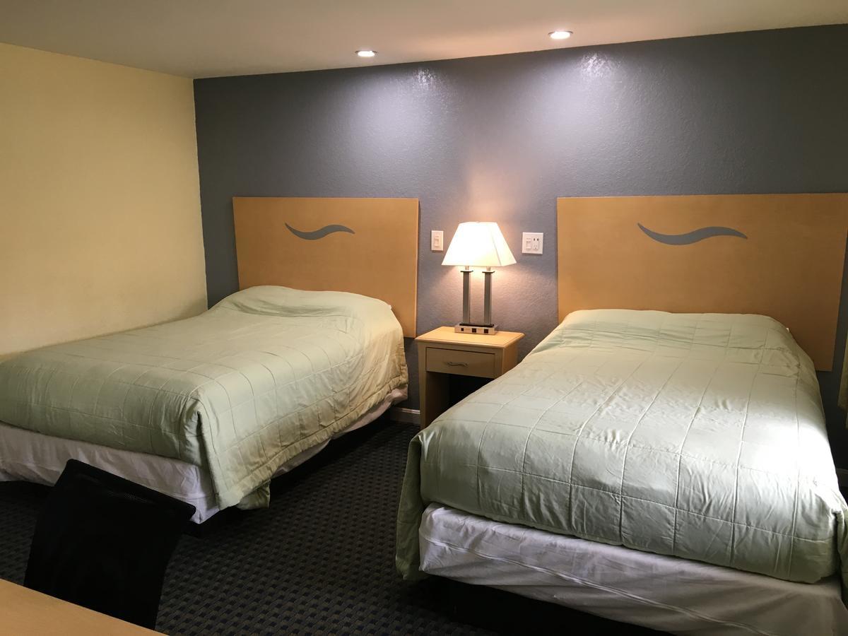 Chisholm'S Motor Inn Соґас Екстер'єр фото