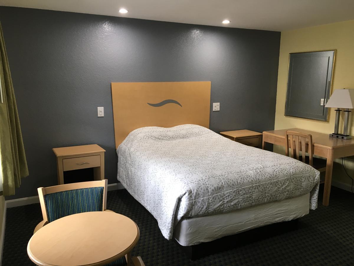 Chisholm'S Motor Inn Соґас Екстер'єр фото
