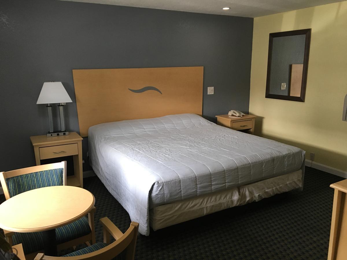 Chisholm'S Motor Inn Соґас Екстер'єр фото