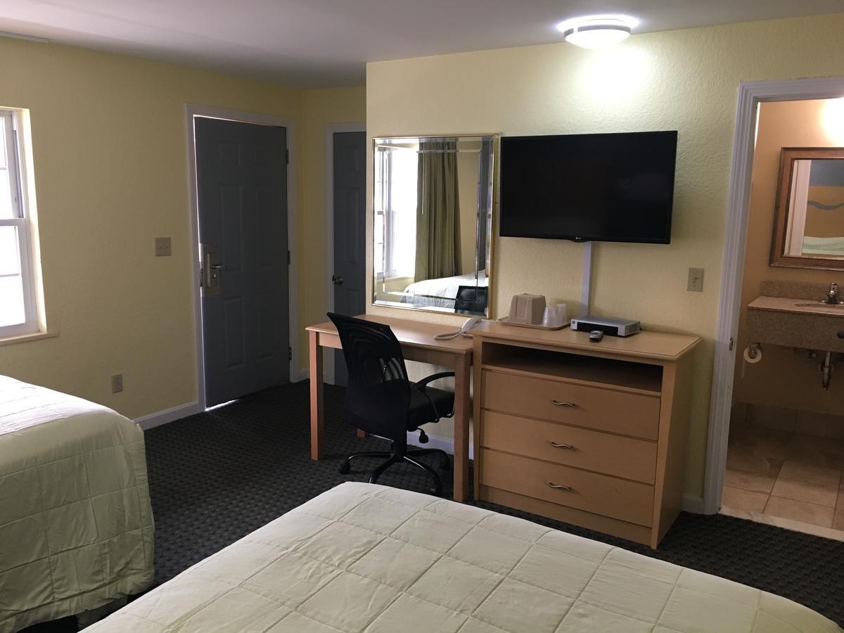 Chisholm'S Motor Inn Соґас Екстер'єр фото