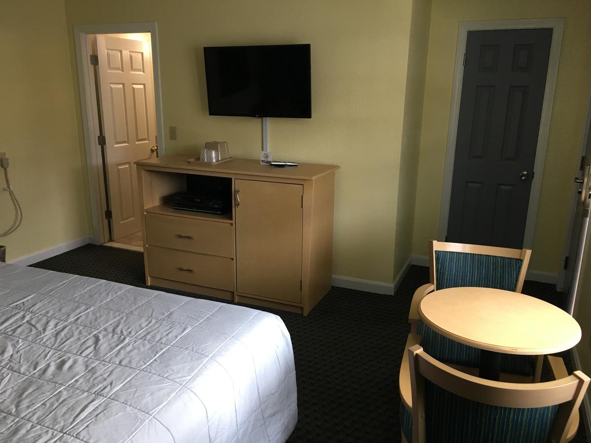 Chisholm'S Motor Inn Соґас Екстер'єр фото