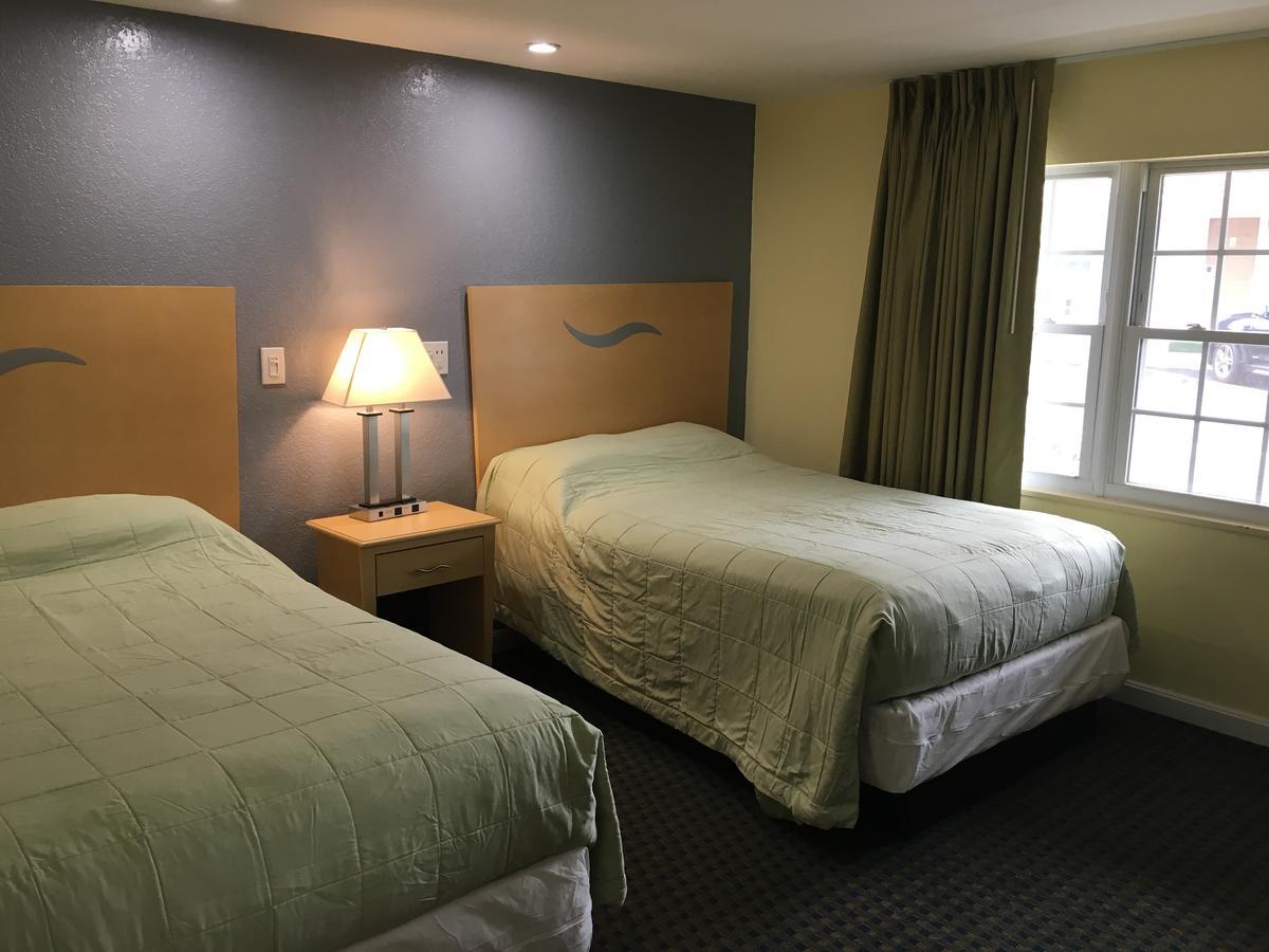 Chisholm'S Motor Inn Соґас Екстер'єр фото
