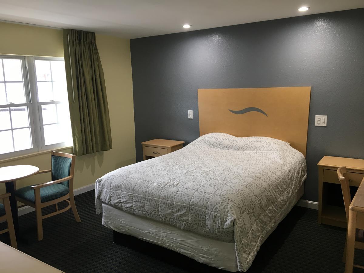 Chisholm'S Motor Inn Соґас Екстер'єр фото