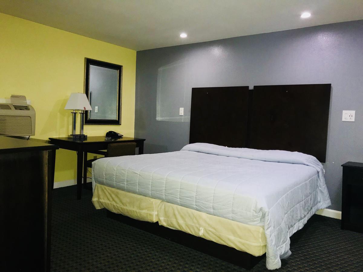 Chisholm'S Motor Inn Соґас Екстер'єр фото