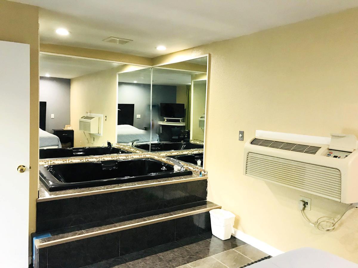 Chisholm'S Motor Inn Соґас Екстер'єр фото