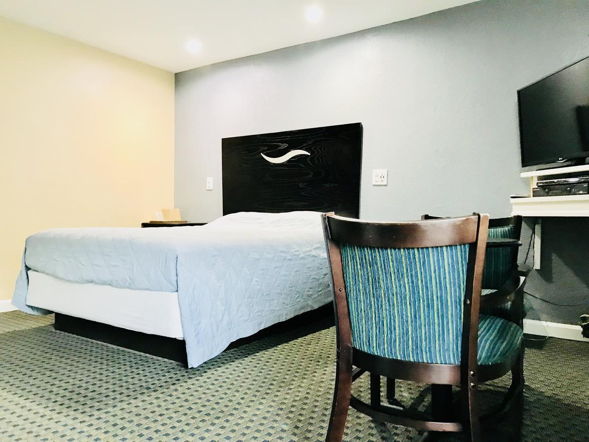 Chisholm'S Motor Inn Соґас Екстер'єр фото